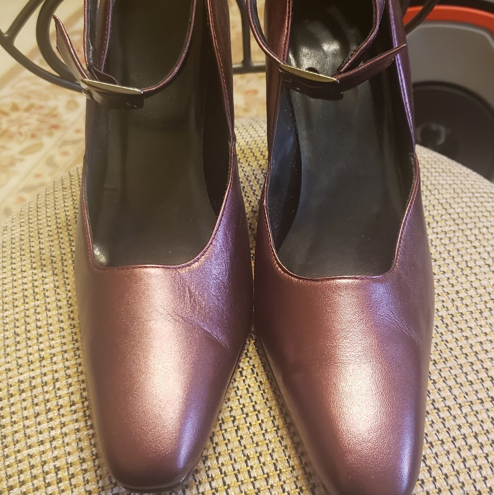 Genuine Leather Ladies Shoes